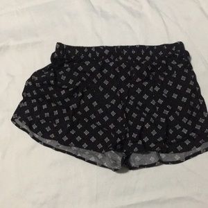 Elastic waist shorts